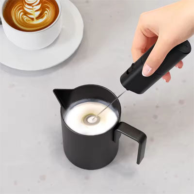 mousseur a lait mousse lait dans tasse
